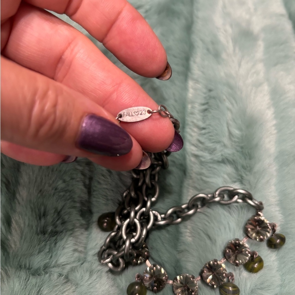 SABIKA DEEP SHADES manhattan fall 2023 choker - Picture 3 of 3